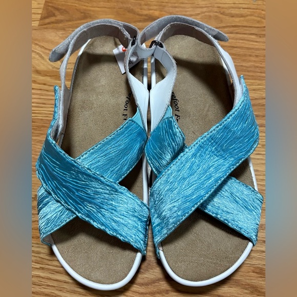 Barefoot Freedom Turquoise and White Sandals - Picture 5 of 6